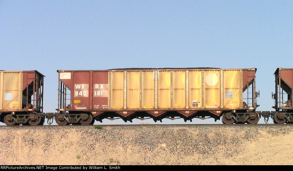 WB Unit Loaded Hooper Frt at Erie NV W-Pshr -74